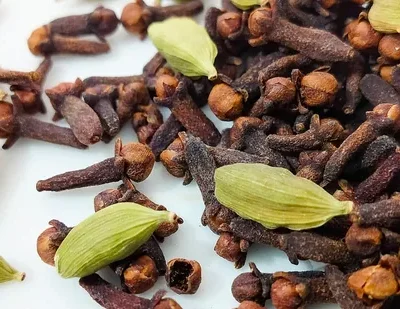 Clove water: soothing trend, not a miracle cure